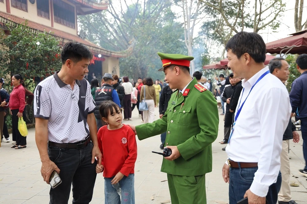 Ngày xuân trẩy hội Đền Cửa Đặt 