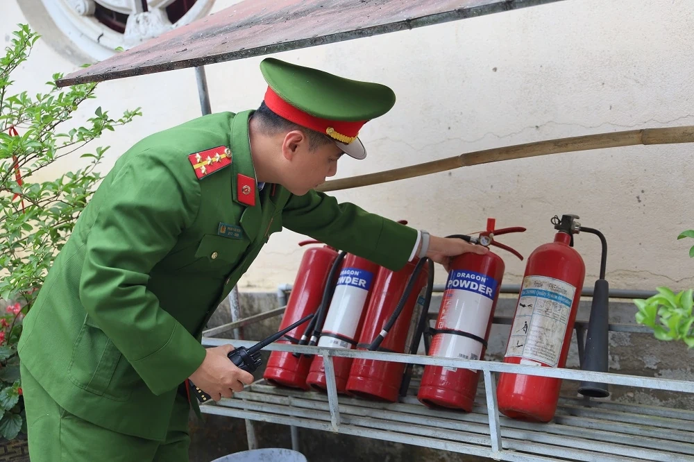 Ngày xuân trẩy hội Đền Cửa Đặt 