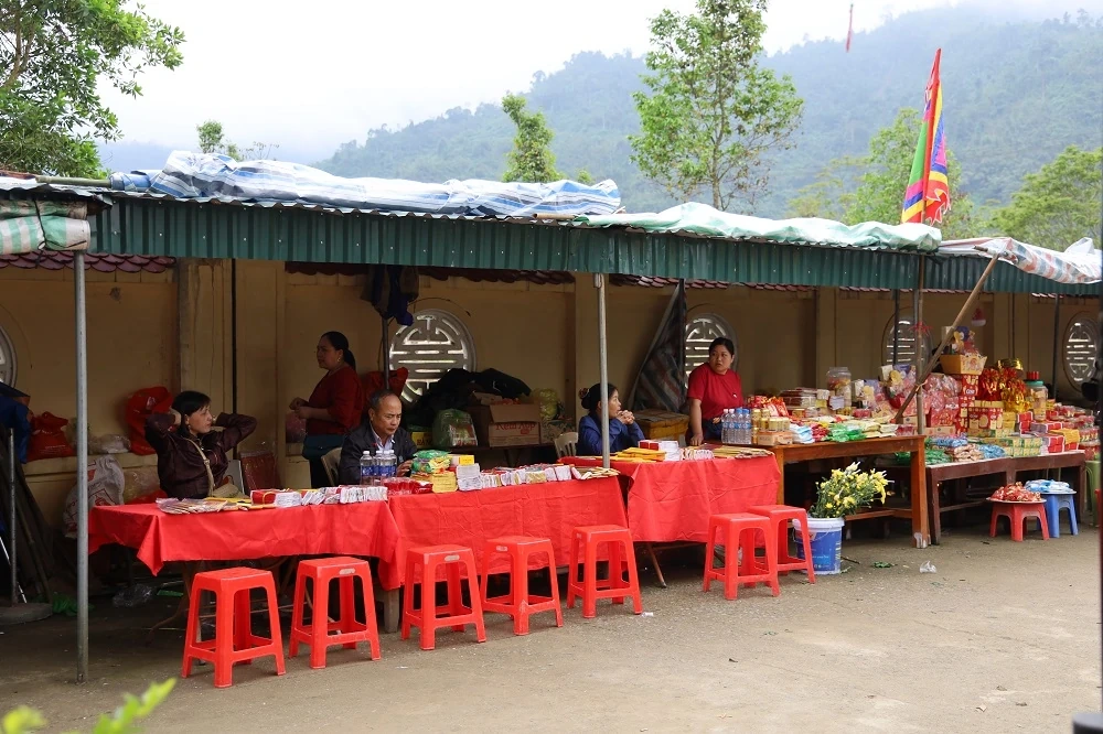 Ngày xuân trẩy hội Đền Cửa Đặt 