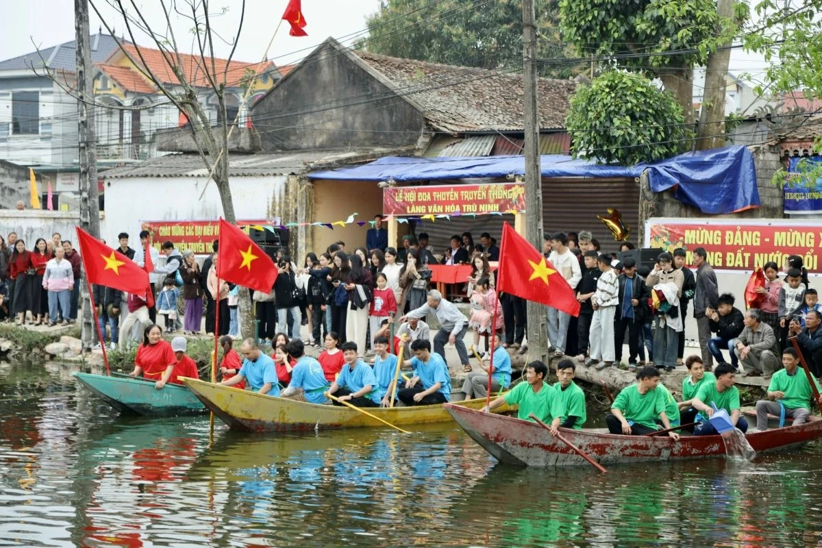 Sôi nổi Lễ hội đua thuyền truyền thống Làng văn hóa Trù Ninh
