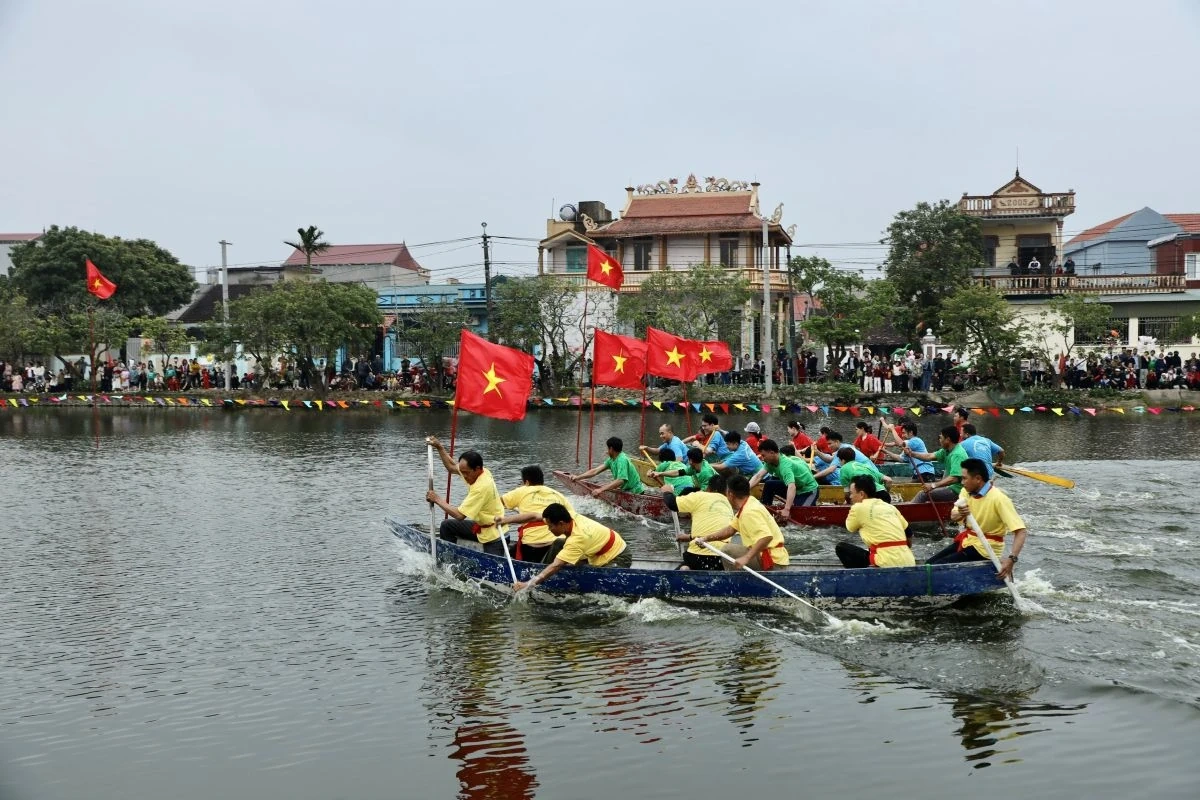 Sôi nổi Lễ hội đua thuyền truyền thống Làng văn hóa Trù Ninh