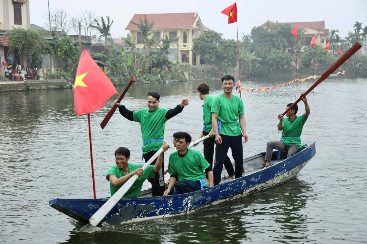 Sôi nổi Lễ hội đua thuyền truyền thống Làng văn hóa Trù Ninh