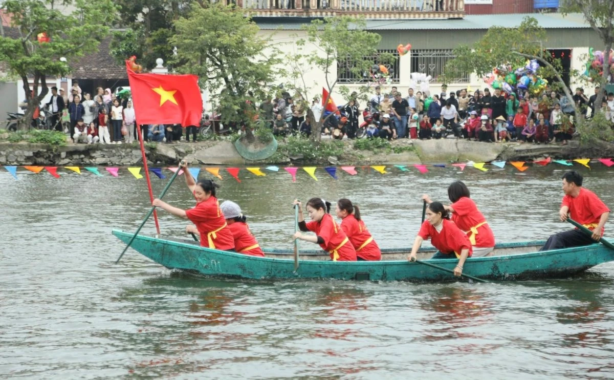 Sôi nổi Lễ hội đua thuyền truyền thống Làng văn hóa Trù Ninh