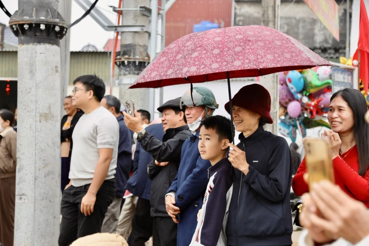 Sôi nổi Lễ hội đua thuyền truyền thống Làng văn hóa Trù Ninh