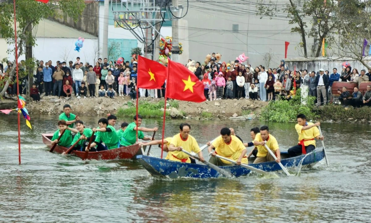 Sôi nổi Lễ hội đua thuyền truyền thống Làng văn hóa Trù Ninh