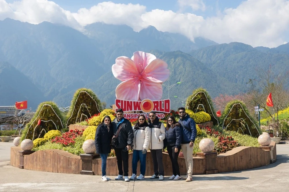 Hà Nội, Sa Pa, Hạ Long, Hà Nam nhộn nhịp khách du xuân ngay từ những ngày đầu năm mới