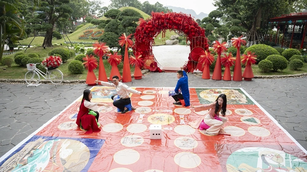 Hà Nội, Sa Pa, Hạ Long, Hà Nam nhộn nhịp khách du xuân ngay từ những ngày đầu năm mới