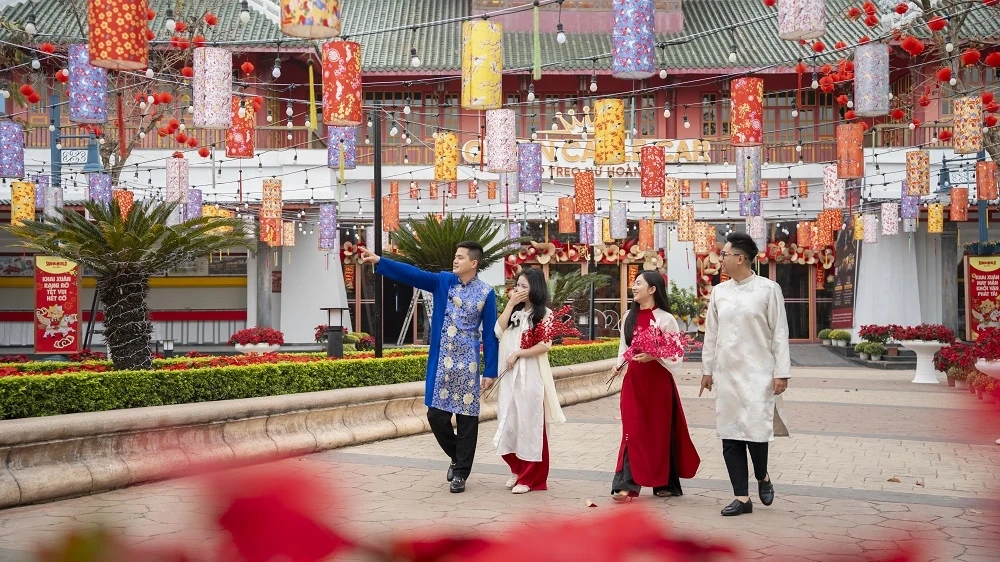 Hà Nội, Sa Pa, Hạ Long, Hà Nam nhộn nhịp khách du xuân ngay từ những ngày đầu năm mới