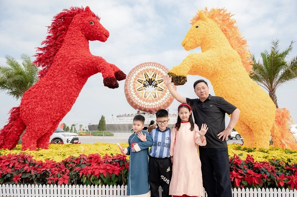 Hà Nội, Sa Pa, Hạ Long, Hà Nam nhộn nhịp khách du xuân ngay từ những ngày đầu năm mới