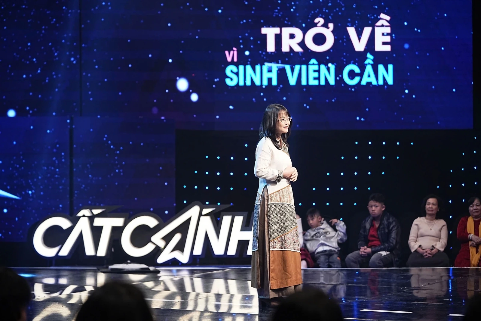 [E-Magazine] Trò chuyện đầu xuân: Từ đất học đến nhà khoa học