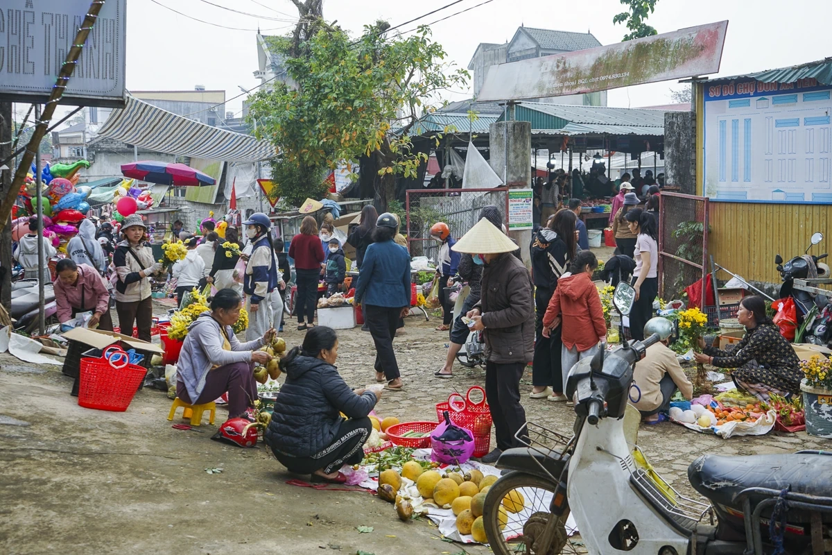 Chợ quê những ngày chạm ngõ mùa xuân