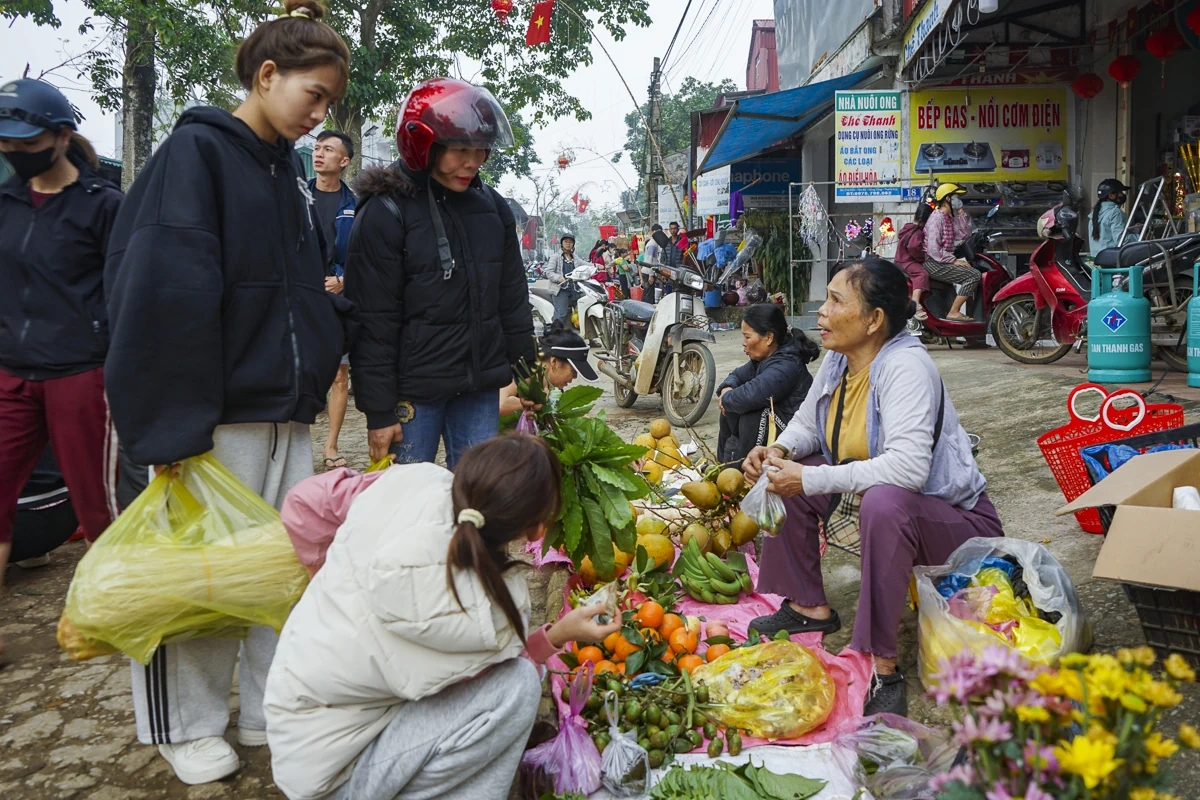 Chợ quê những ngày chạm ngõ mùa xuân