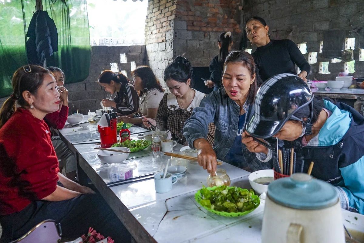 Chợ quê những ngày chạm ngõ mùa xuân