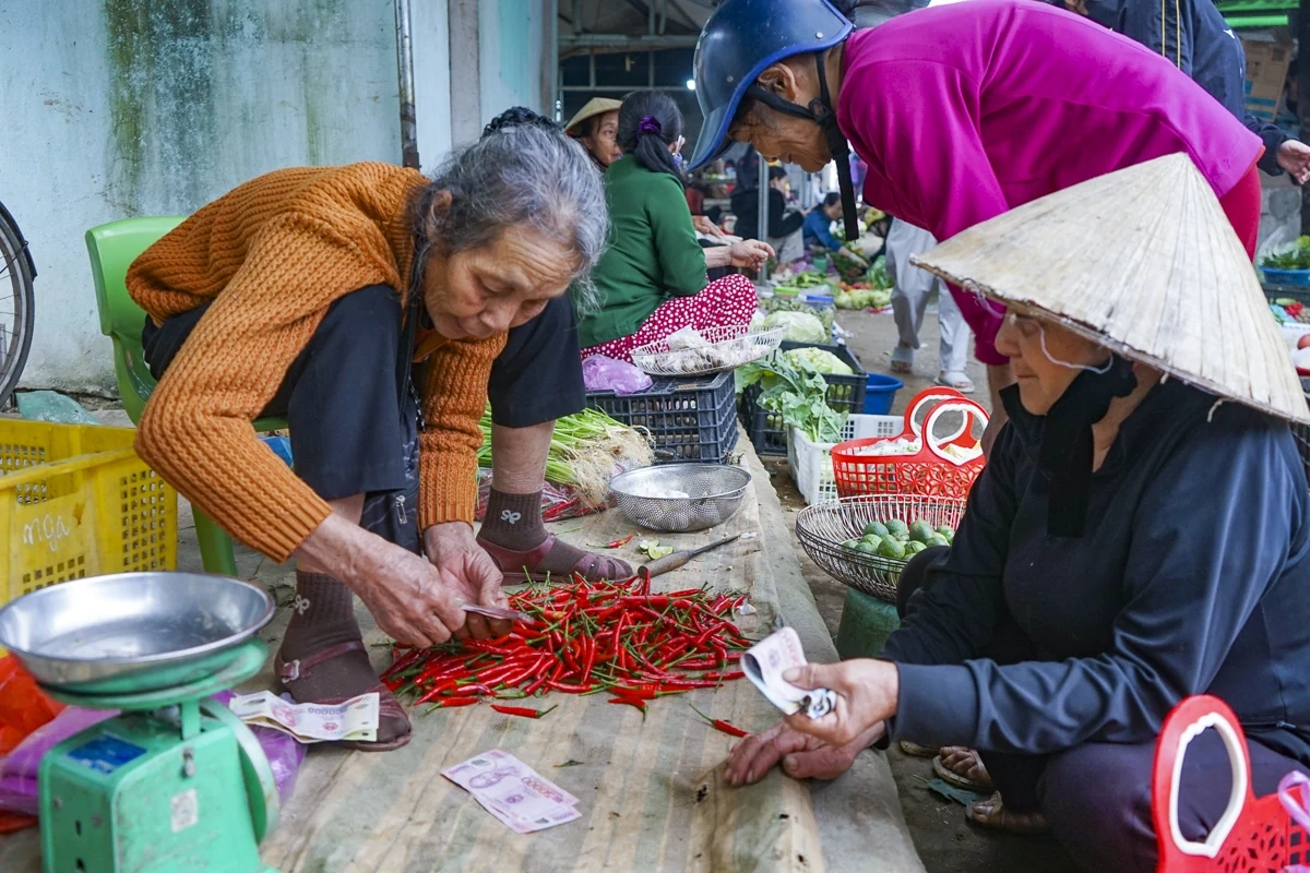 Chợ quê những ngày chạm ngõ mùa xuân