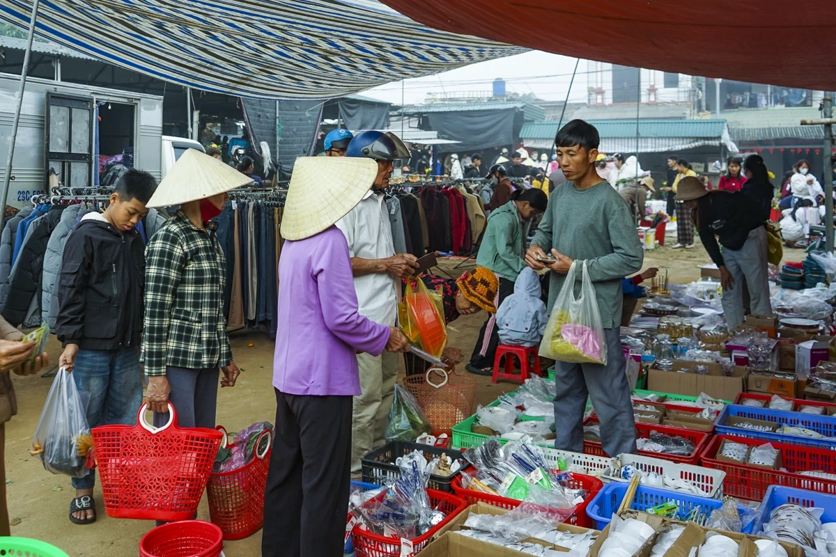Chợ quê những ngày chạm ngõ mùa xuân