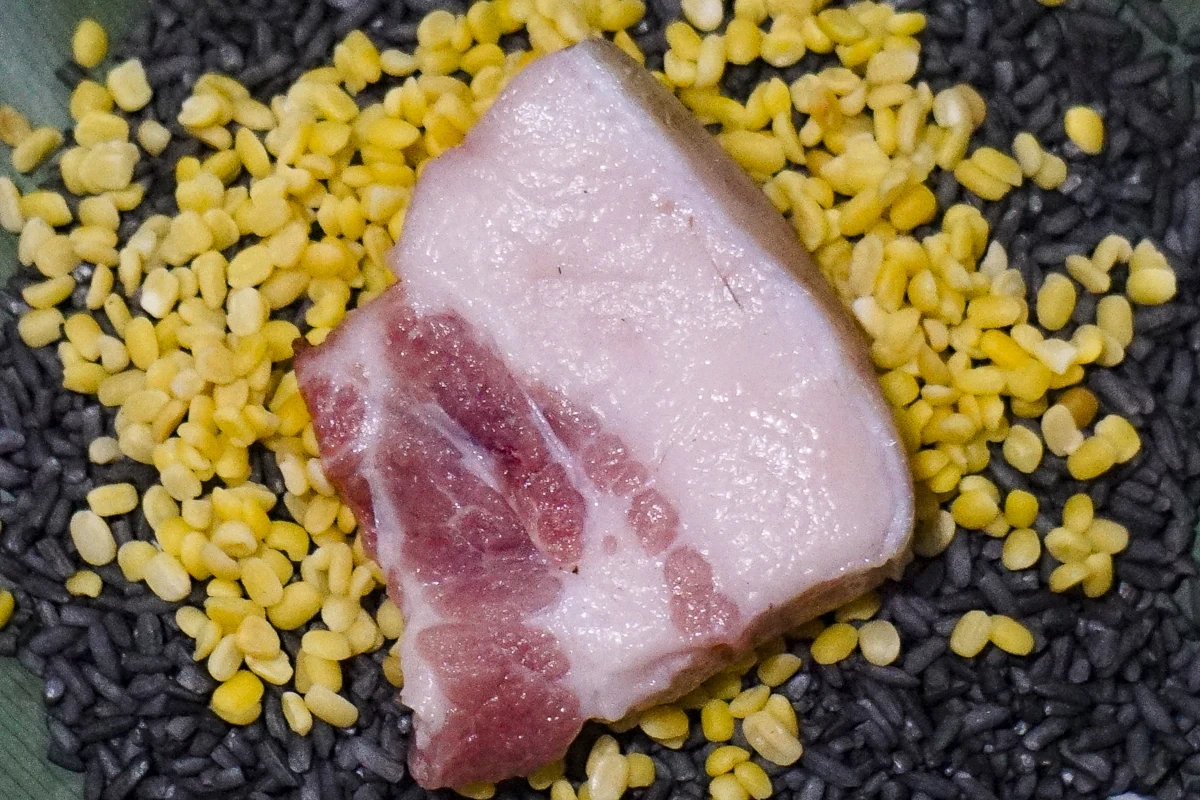 Bánh chưng đen - hồn Tết của người Thái trắng ở miền núi xứ Thanh