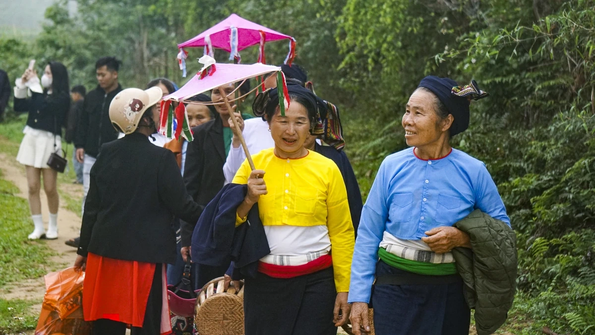 Về hang Mường nghe bản anh hùng ca Nàng Han giữa sương xuân