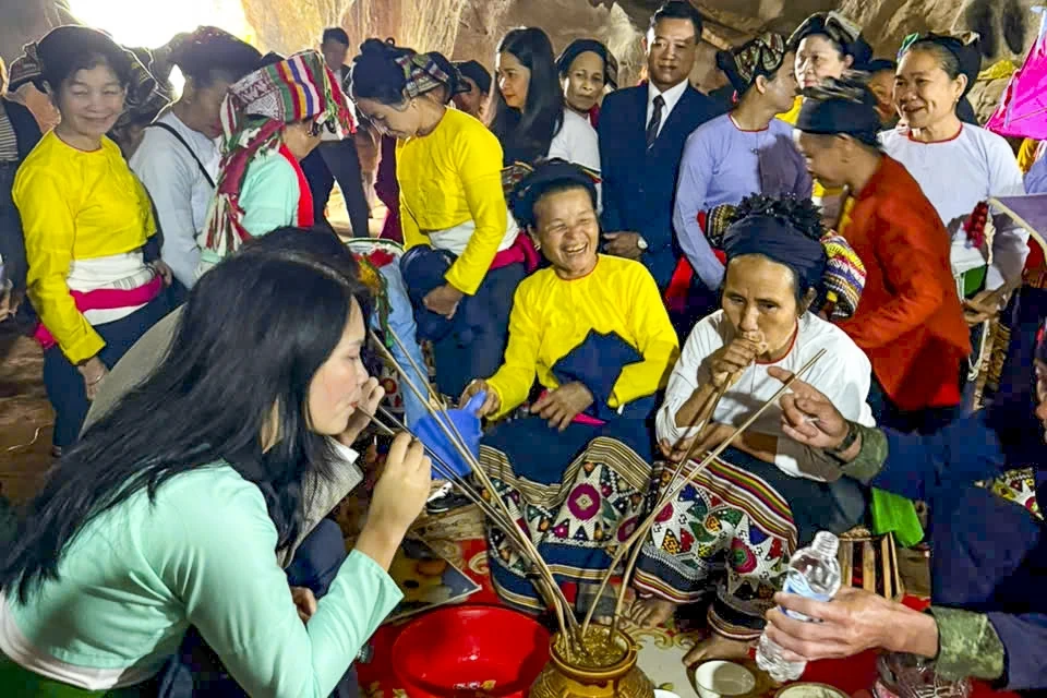 Về hang Mường nghe bản anh hùng ca Nàng Han giữa sương xuân