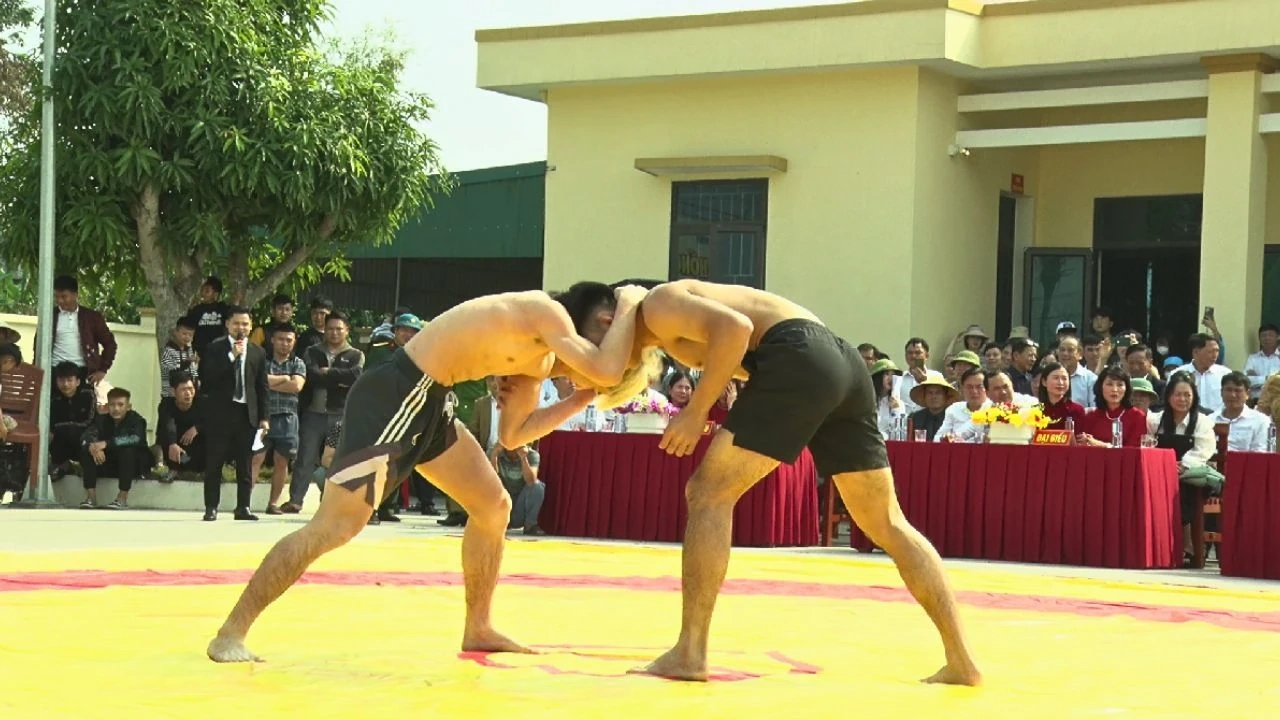 Khai mạc hội Vật xuân xã Quảng Ninh năm 2026