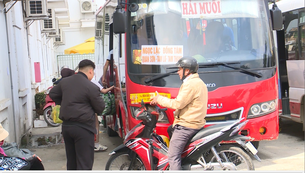 Bến xe, ga tàu ngày cuối năm