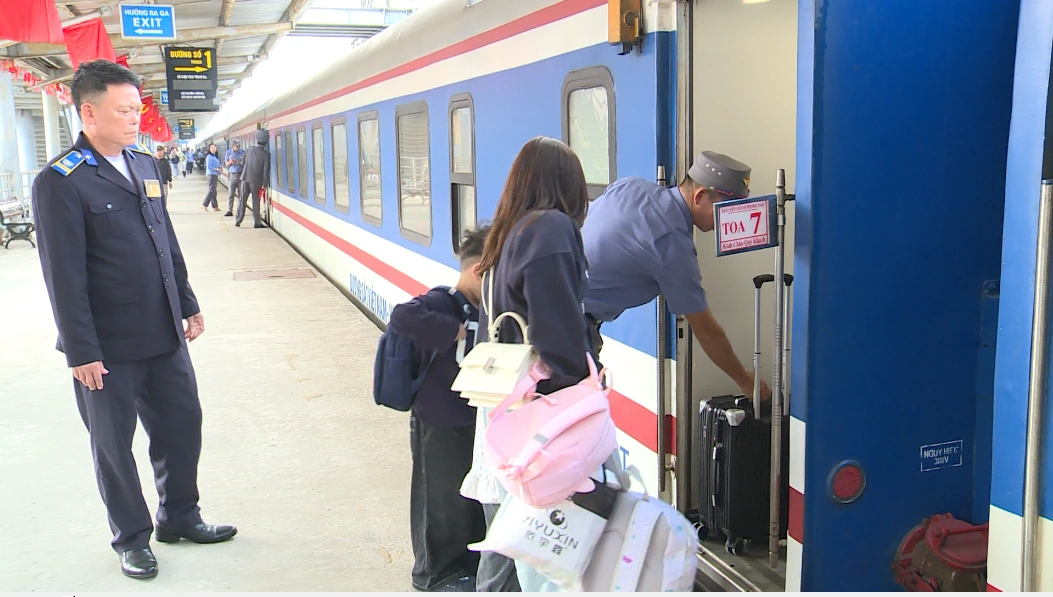 Bến xe, ga tàu ngày cuối năm