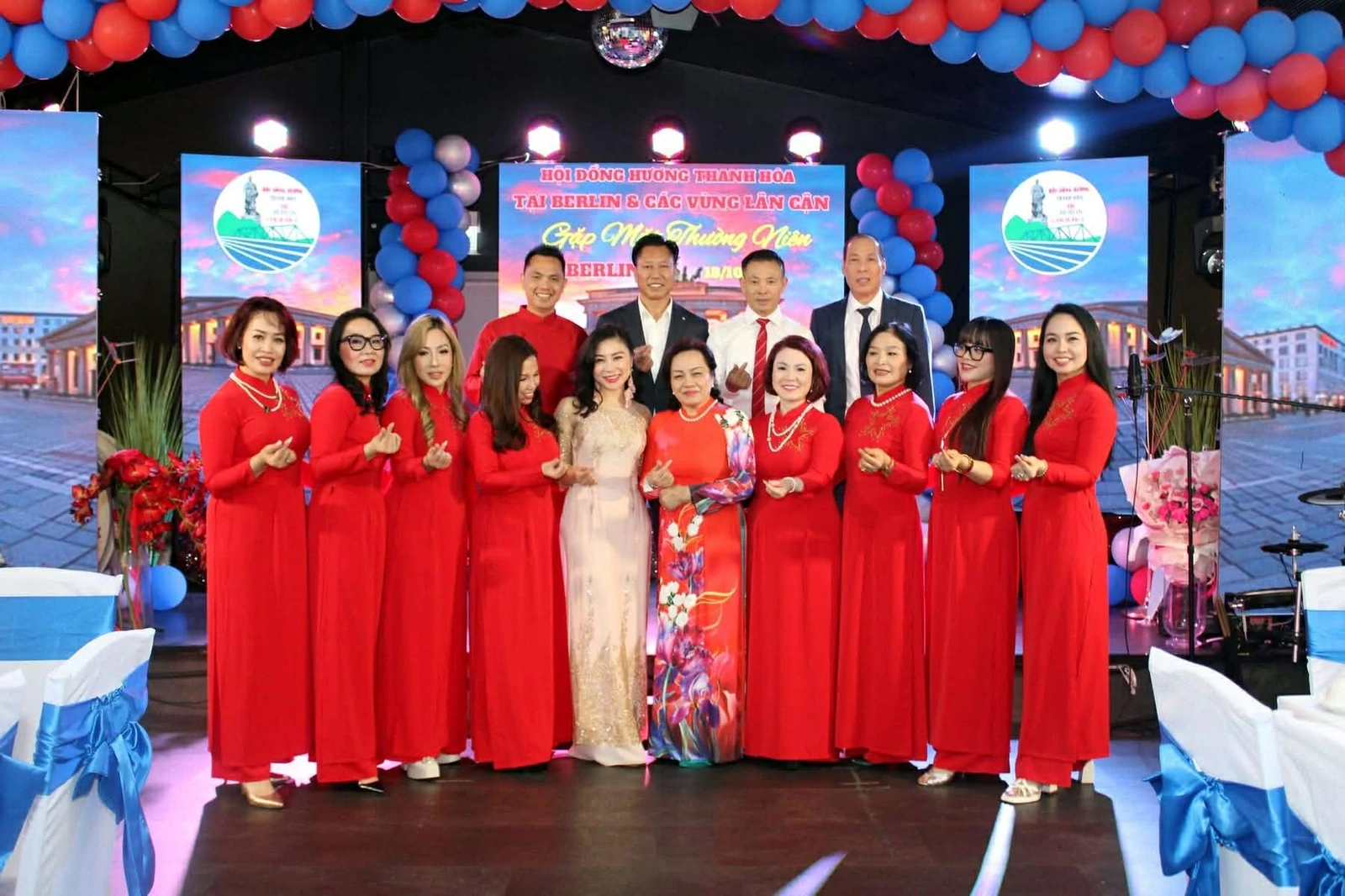 Tết Việt ở trời Âu - Bài 1: Thiêng liêng cái Tết xứ người