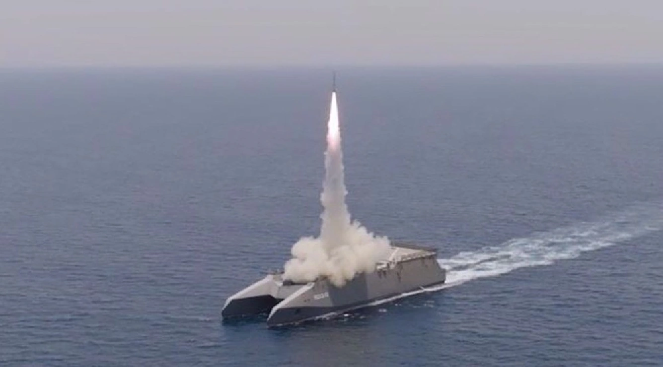 Iran phóng thử thành công tên lửa phòng không hải quân mới