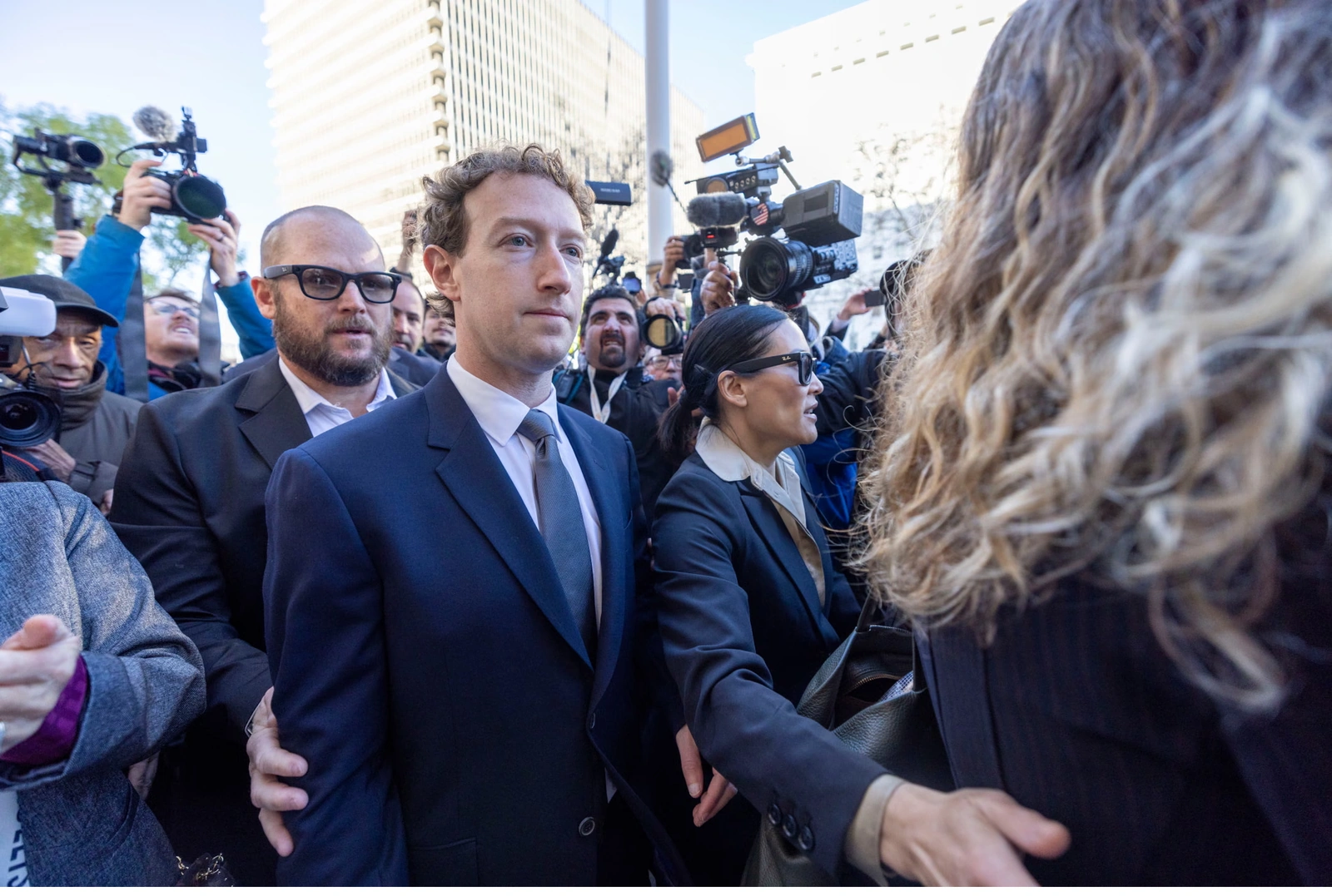 Zuckerberg bị chất vấn tại phiên tòa lịch sử về tác động mạng xã hội đối với thanh thiếu niên