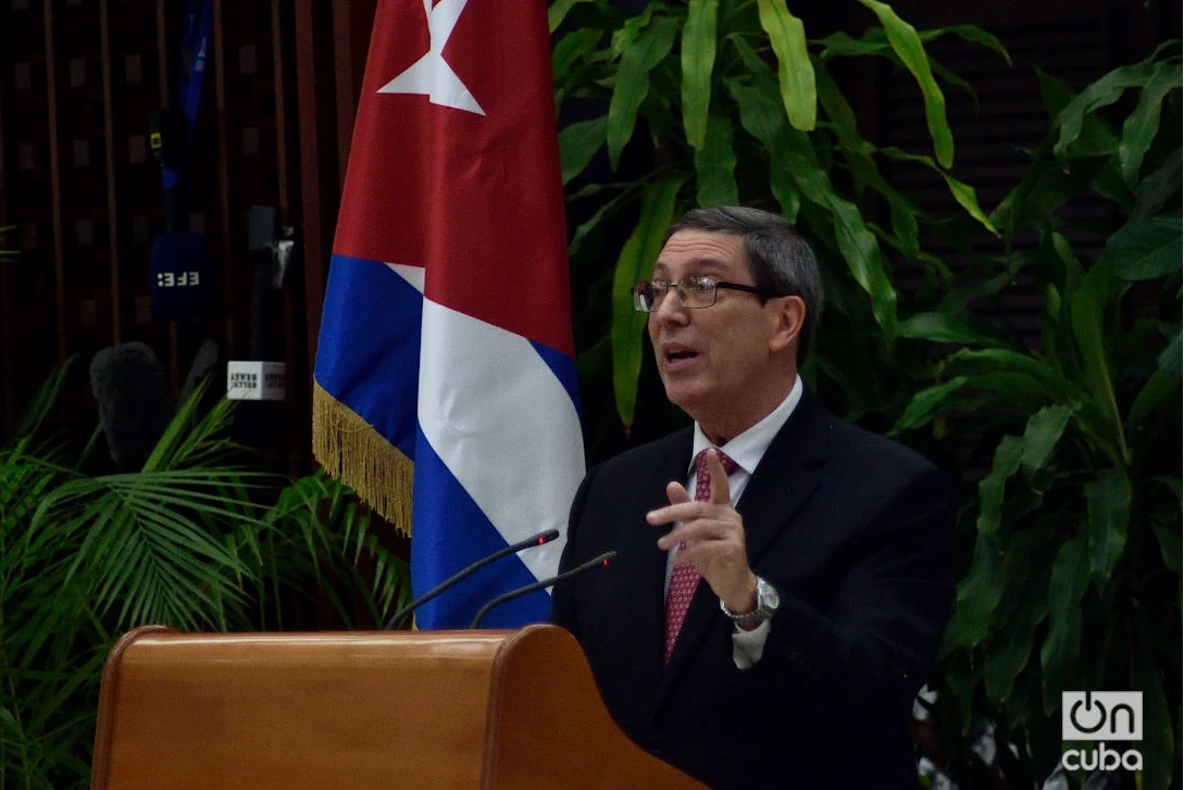 Mỹ gia hạn lệnh bắt giữ tàu đến Cuba thêm một năm