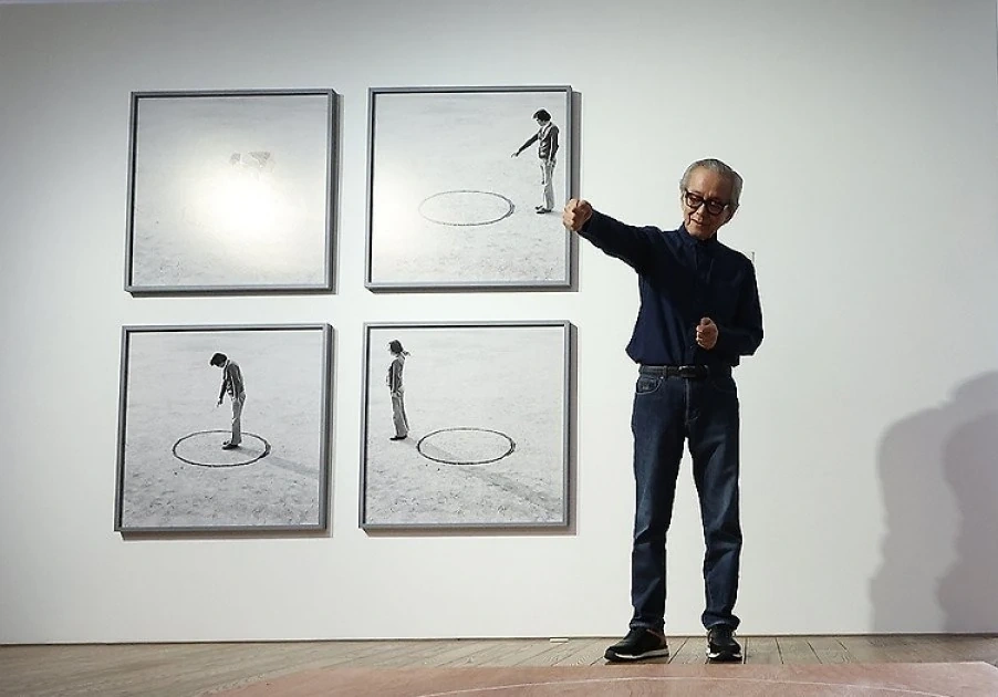 Danh họa Lee Kun-yong và hành trình 50 năm biến cơ thể thành nghệ thuật