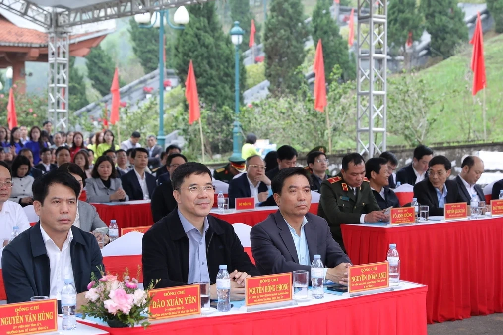 Các đồng chí lãnh đạo tỉnh dự Lễ phát động “Tết trồng cây đời đời nhớ ơn Bác Hồ” xuân Bính Ngọ