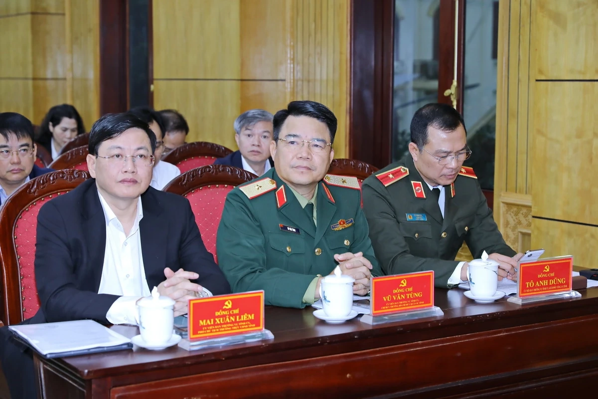 Khẩn trương xây dựng chương trình hành động, phân công rõ trách nhiệm triển khai thực hiện hai Nghị quyết của Bộ Chính trị