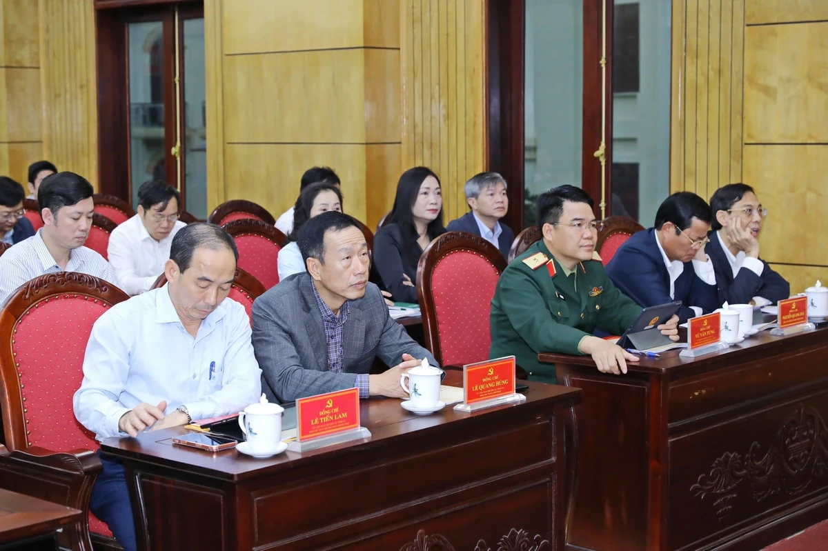 Quyết tâm cao trong lãnh đạo, chỉ đạo tổ chức thành công cuộc bầu cử đại biểu Quốc hội khóa XVI và đại biểu HĐND các cấp