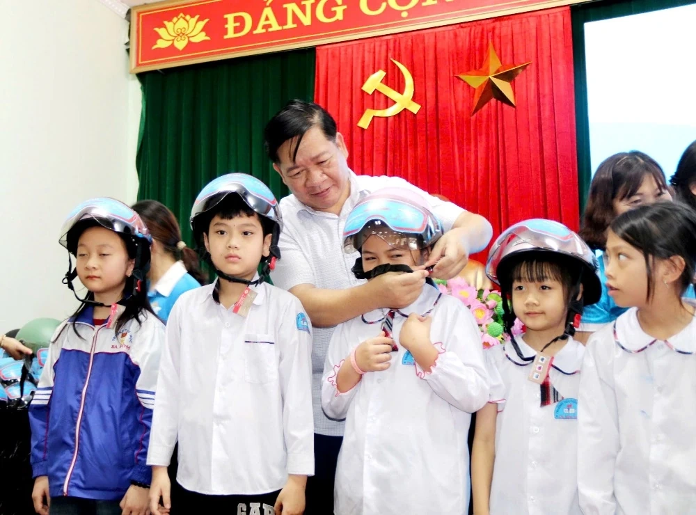 Tập huấn kỹ năng xử lý tình huống khi tham gia giao thông cho 100 hội viên phụ nữ và trẻ em