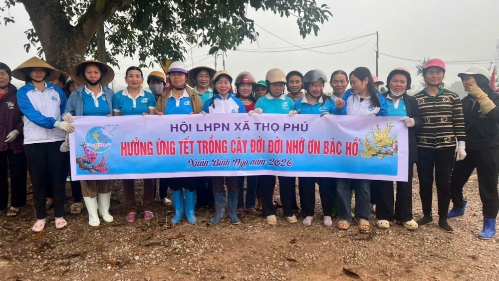 Phụ nữ trong tỉnh hưởng ứng Tết trồng cây đầu xuân