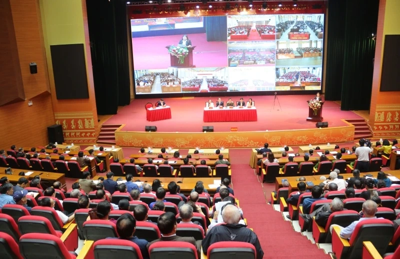 Những người ứng cử ĐBQH khóa XVI tiếp xúc cử tri, vận động bầu cử tại đơn vị bầu cử số 1