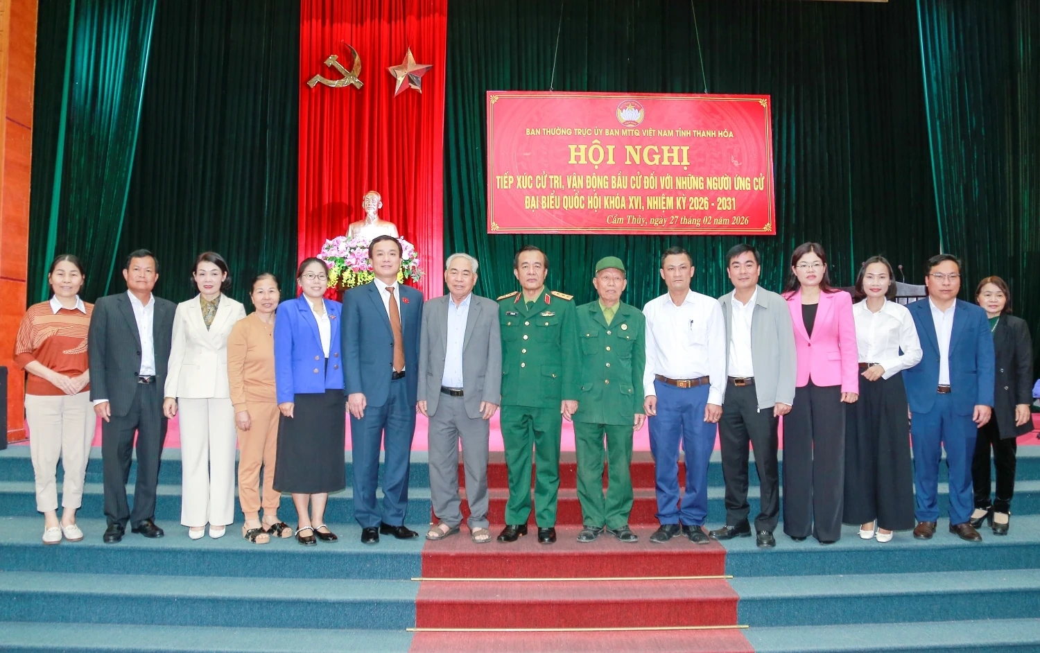 Ứng cử viên ĐBQH khóa XVI tiếp xúc cử tri các xã Cẩm Thủy, Cẩm Thạch