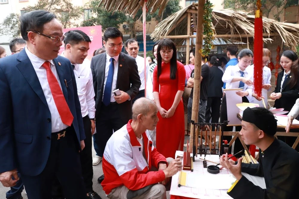 Hội chợ Xuân 2026 “Xuân ấm áp - Kết nối yêu thương” lan tỏa tinh thần nhân ái cộng đồng