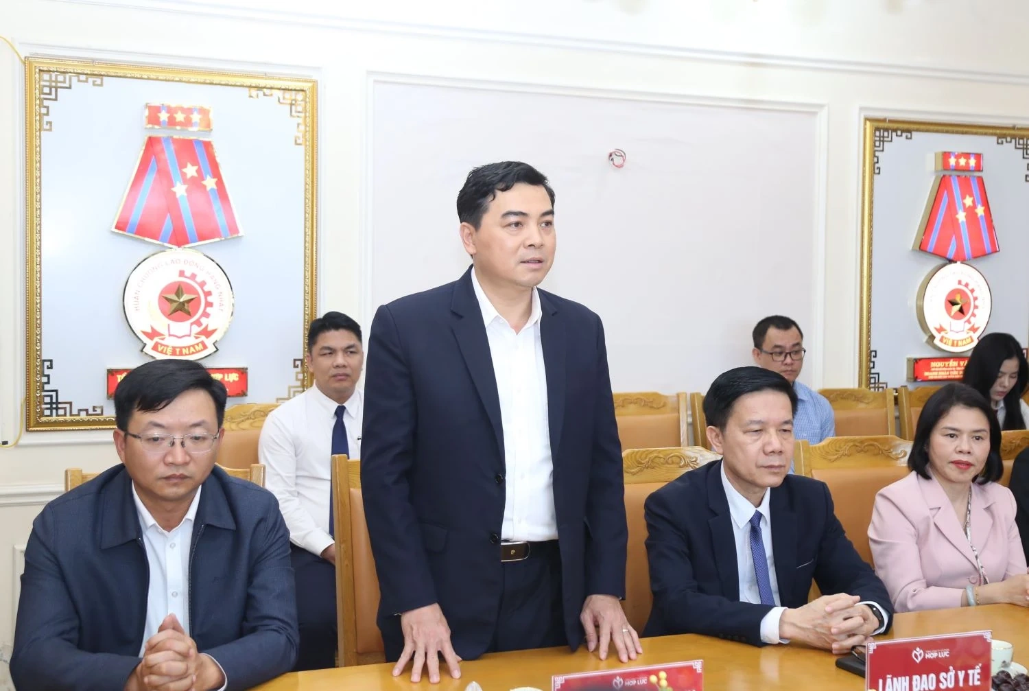 Nêu cao tinh thần đoàn kết, phát huy y đức, hết lòng vì người bệnh