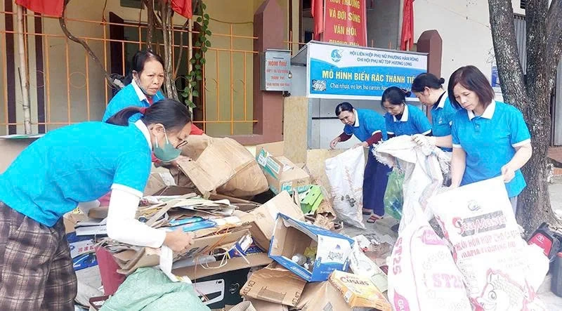 Phụ nữ phường Hàm Rồng “biến rác thành tiền”