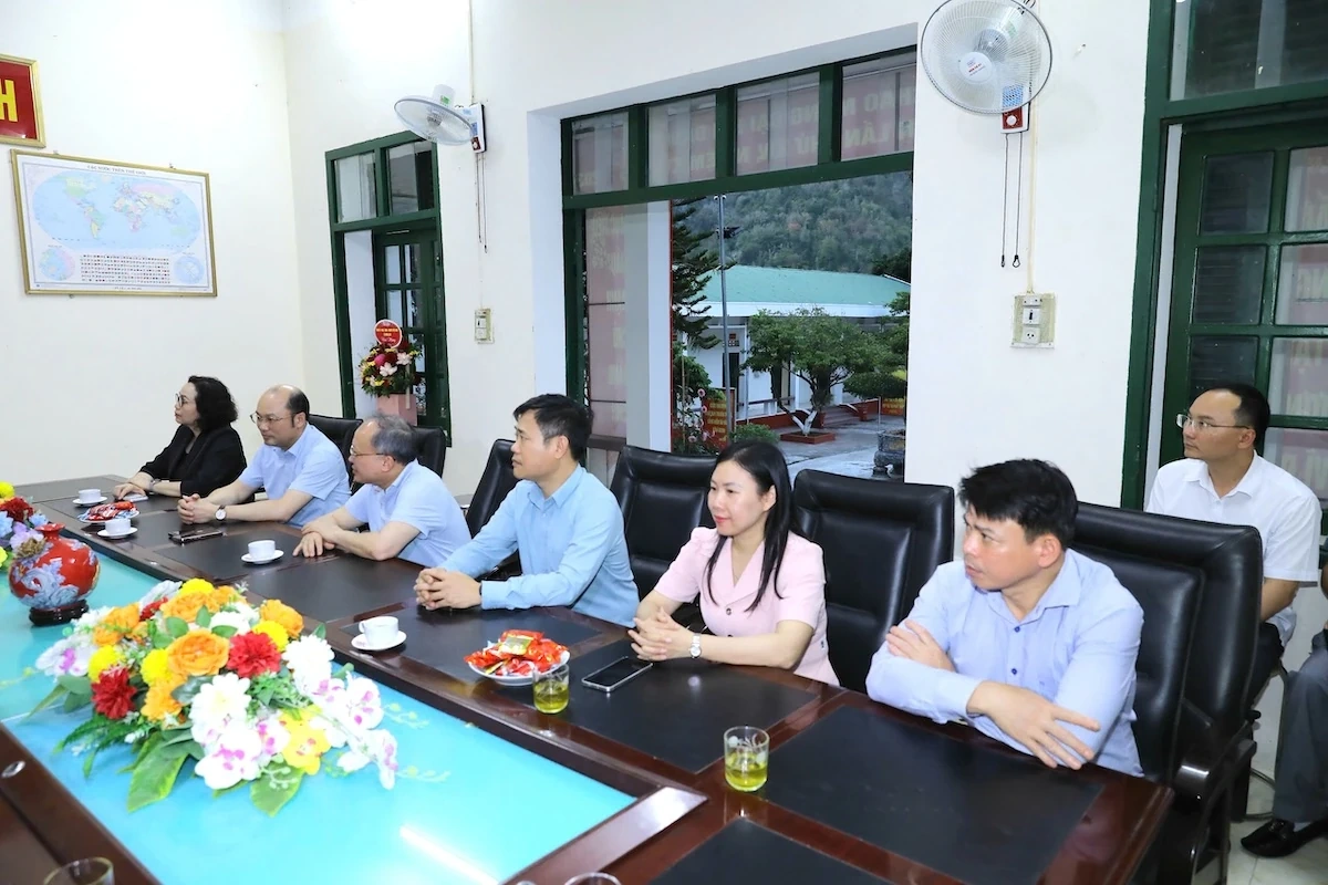 Bí thư Tỉnh ủy Nguyễn Doãn Anh thăm cán bộ, chiến sĩ Đồn Biên phòng Cửa khẩu Tén Tằn