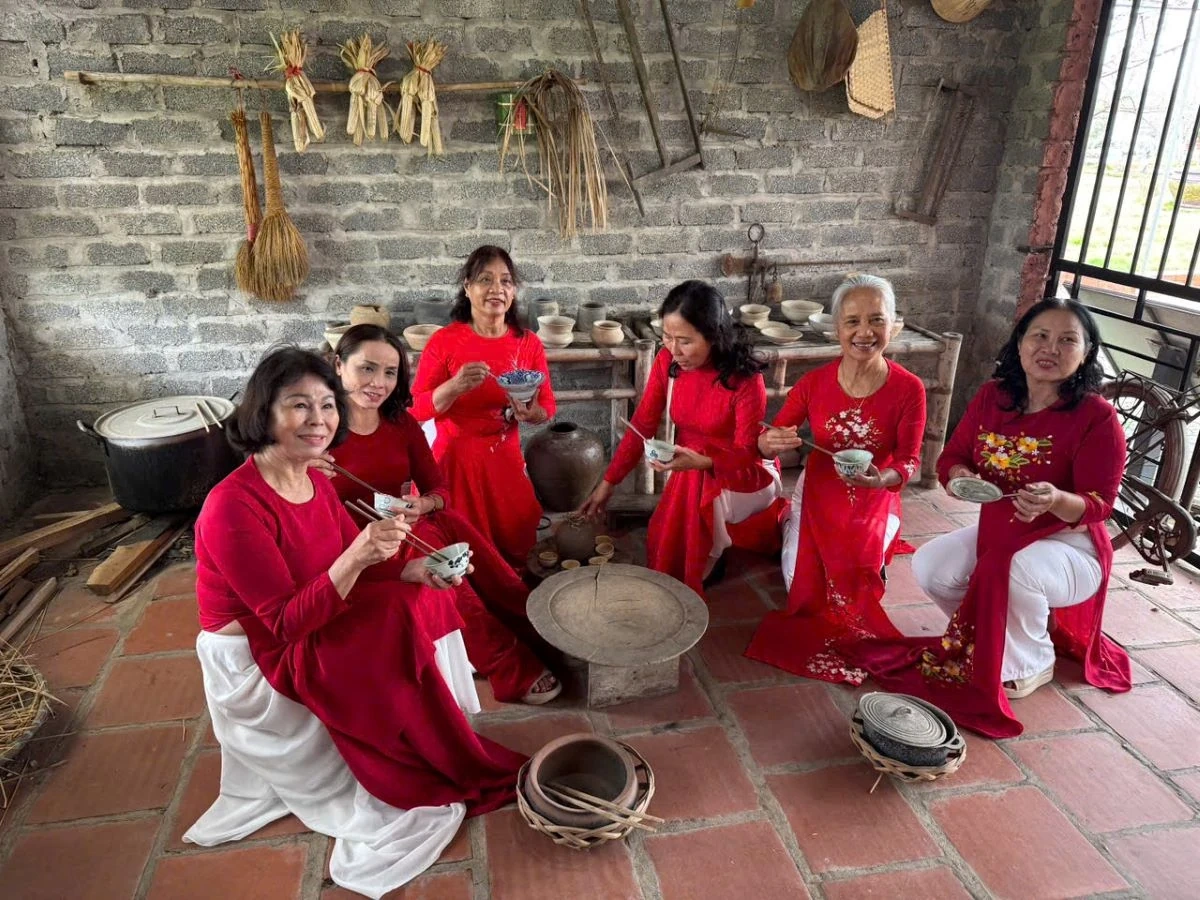 Du xuân ở Thành nhà Hồ