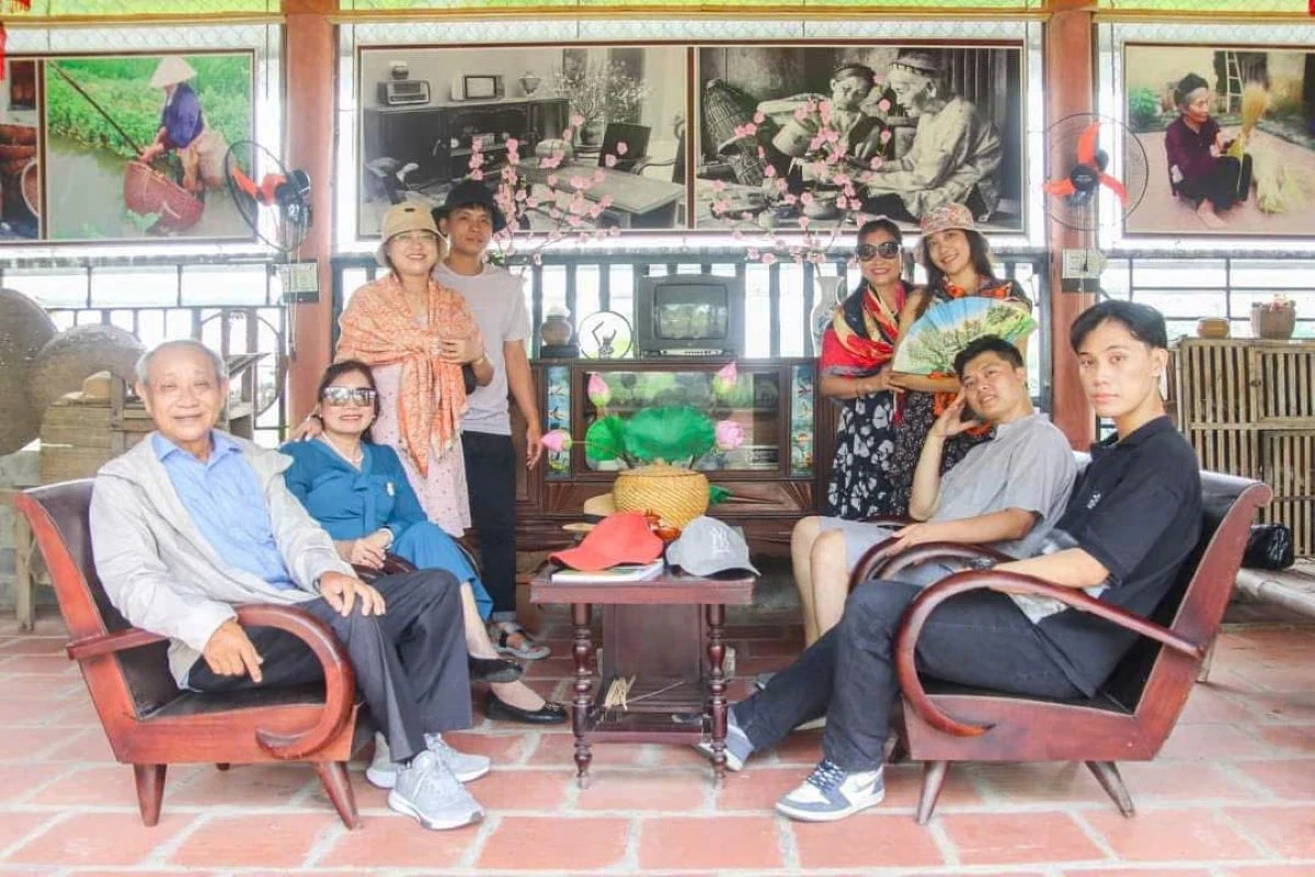 Du xuân ở Thành nhà Hồ