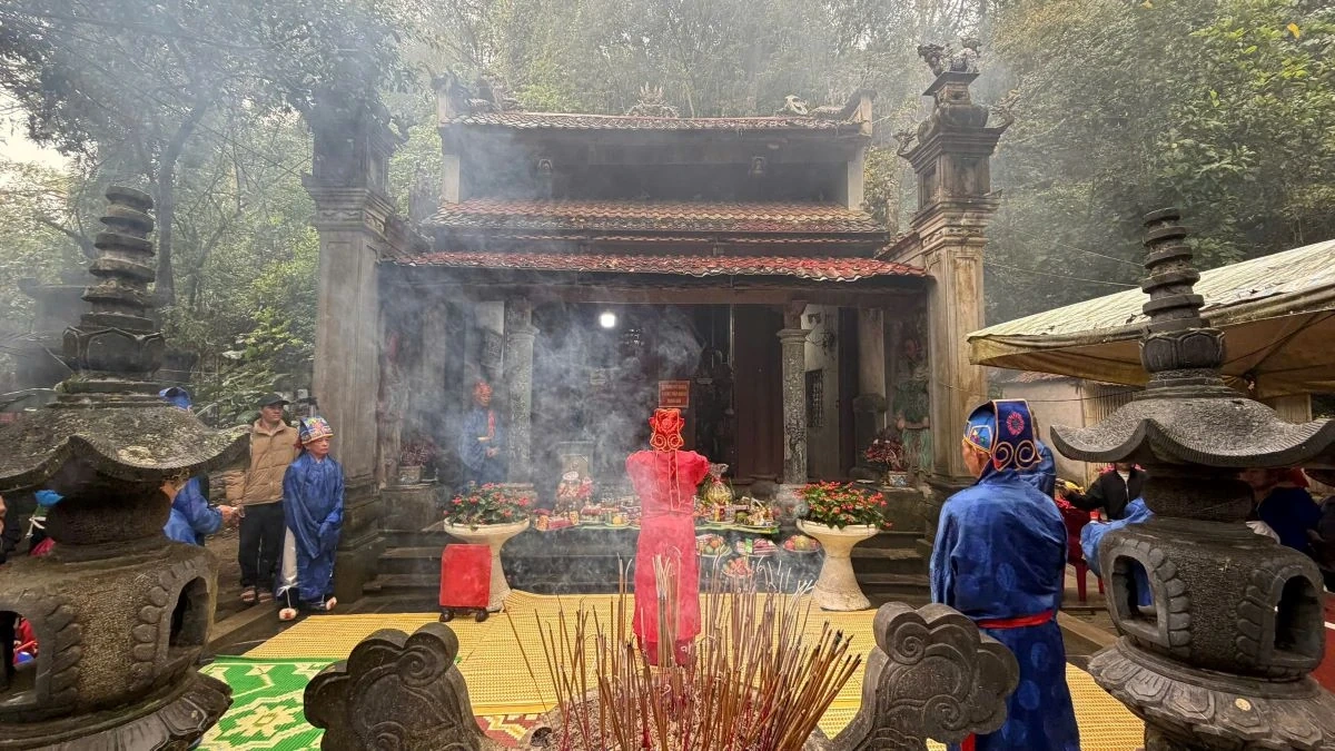 Lễ hội khai hạ suối cá thần xã Cẩm Tú