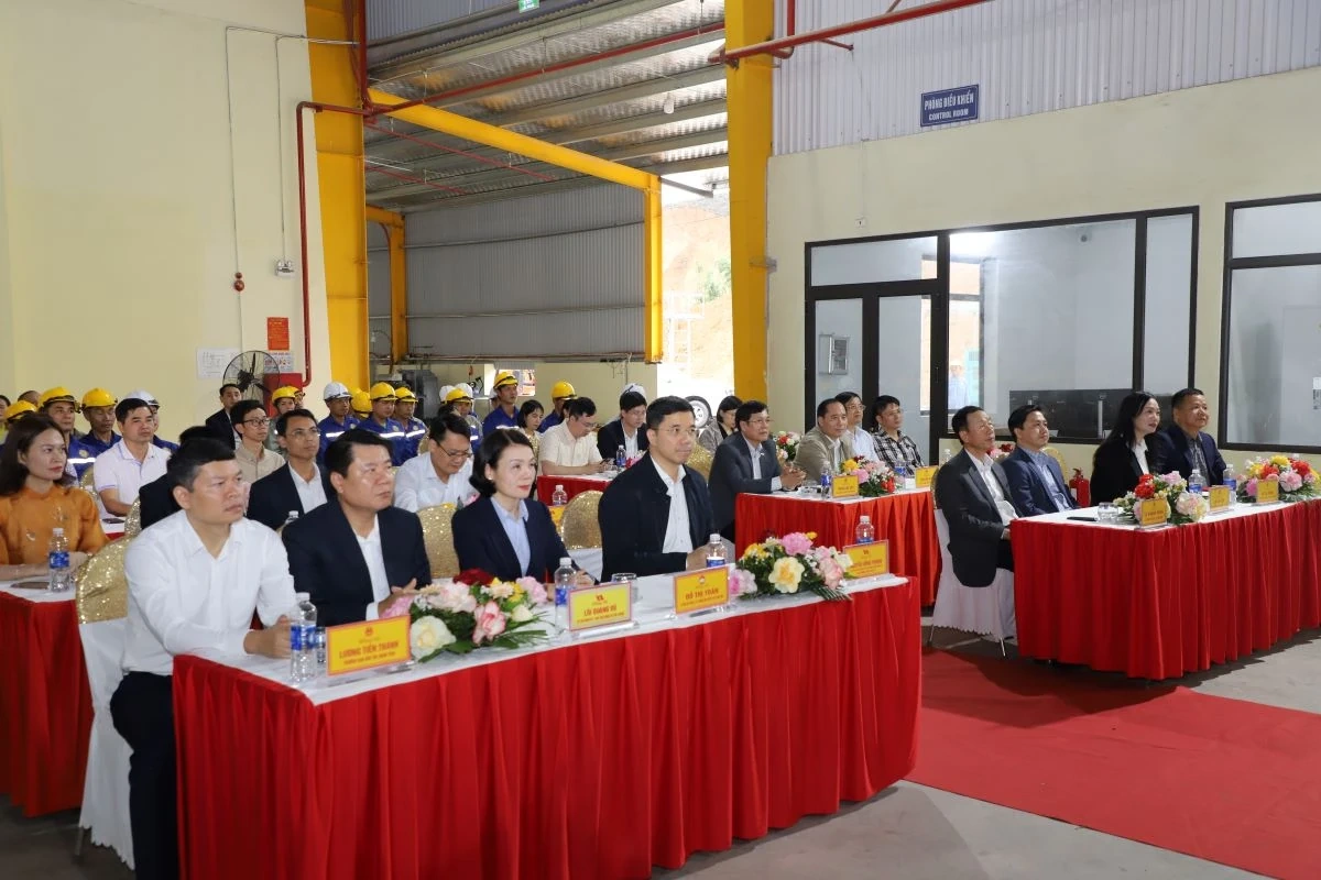 Phó Bí thư Thường trực Tỉnh ủy Nguyễn Hồng Phong dự lễ ra quân sản xuất đầu năm và làm việc tại xã Tân Thành