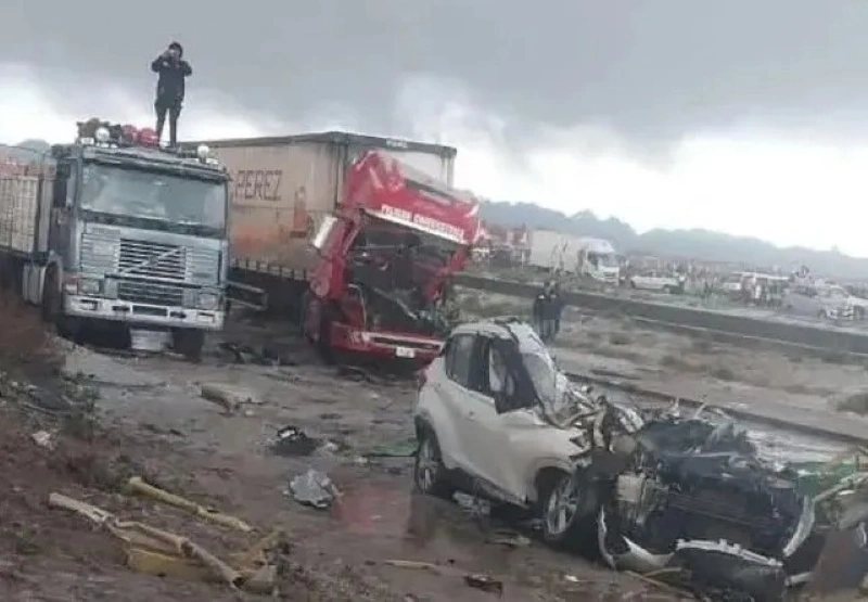 Bolivia: Máy bay quân sự rơi xuống đại lộ đông đúc, hàng chục người thương vong