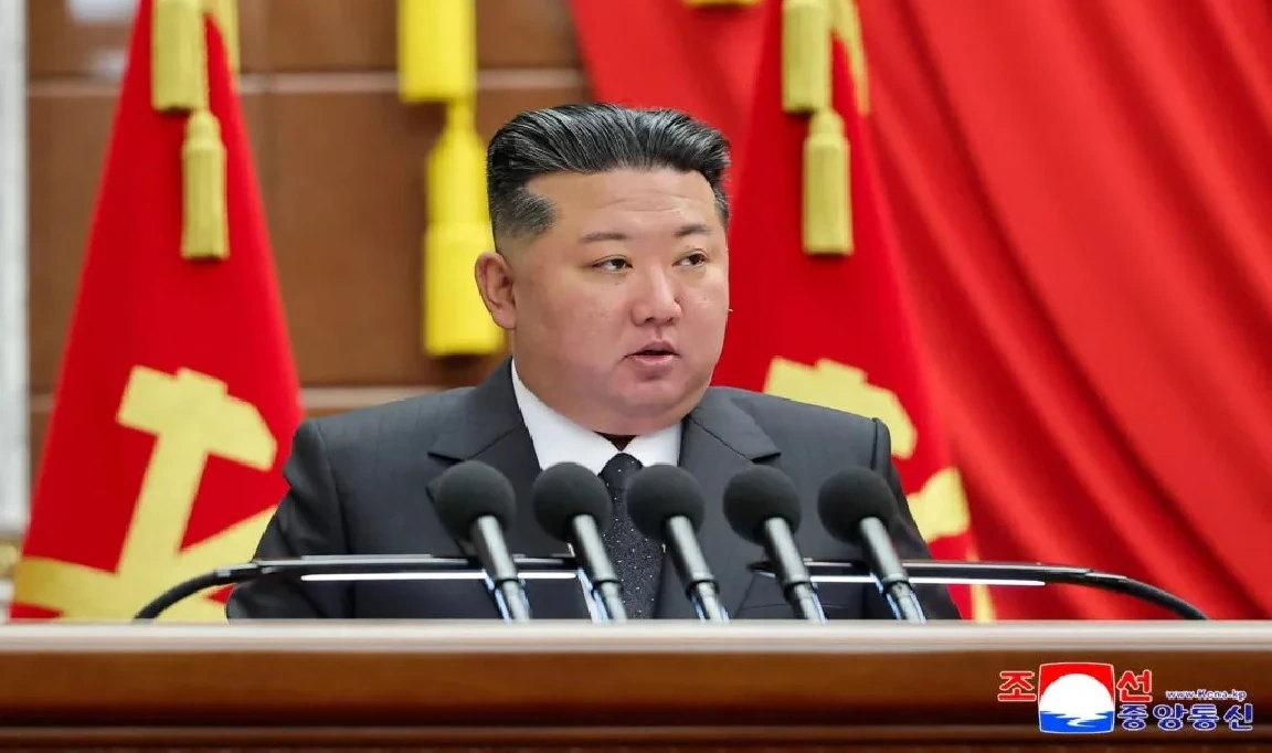 Triều Tiên tuyên bố tăng cường năng lực hạt nhân, tổ chức duyệt binh quy mô lớn