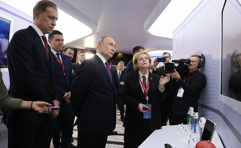 Tổng thống Nga đề xuất BRICS thúc đẩy hợp tác kinh tế sinh học