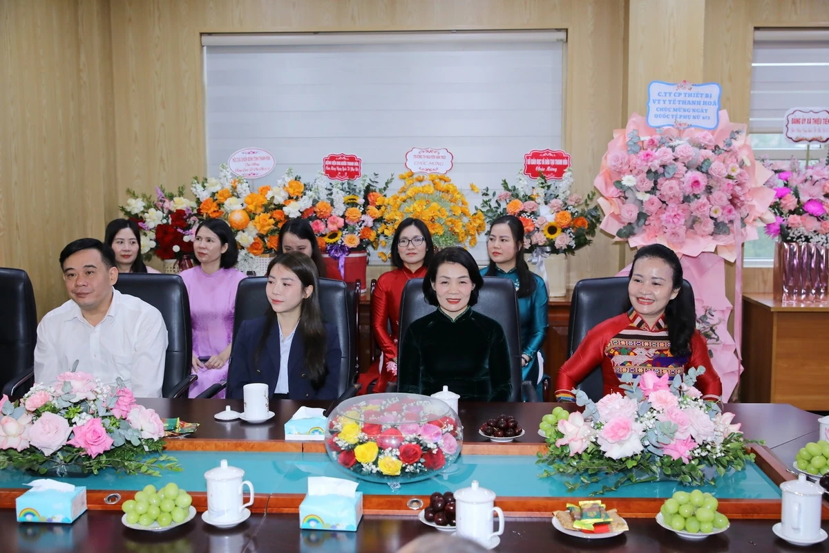 Bí thư Tỉnh ủy Nguyễn Doãn Anh chúc mừng Ngày Quốc tế Phụ nữ 8/3