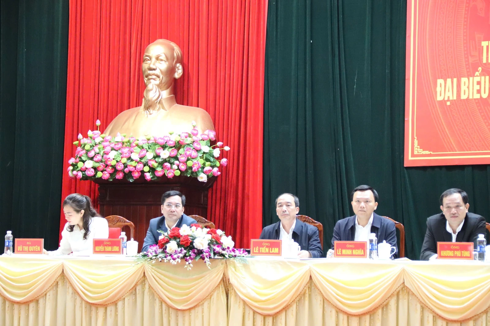 Ứng cử viên đại biểu HĐND tỉnh tiếp xúc cử tri thuộc đơn vị bầu cử số 15